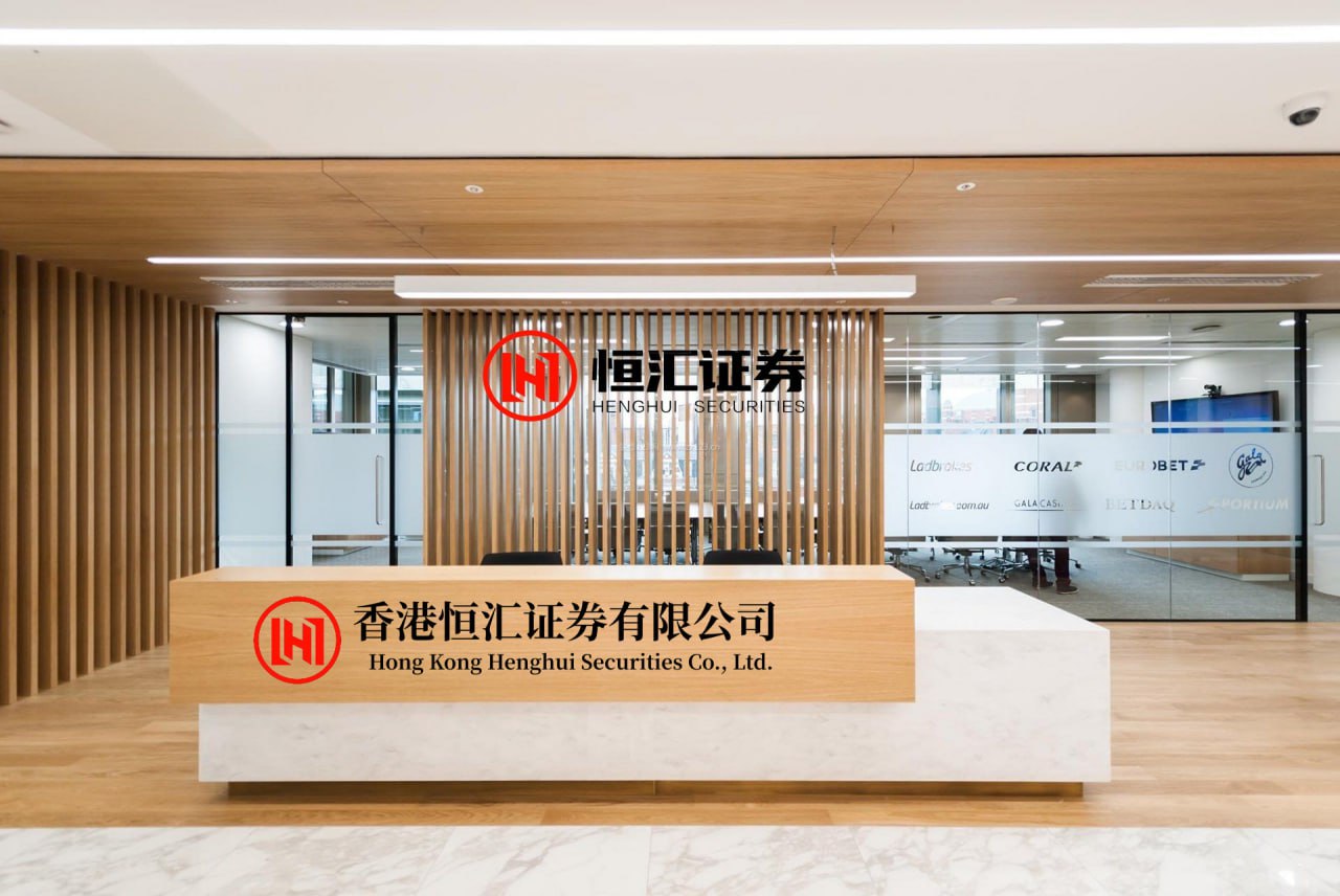 九融配资 贵阳龙洞堡国际机场英译标识有多处错误 机场：工作失误 已更换